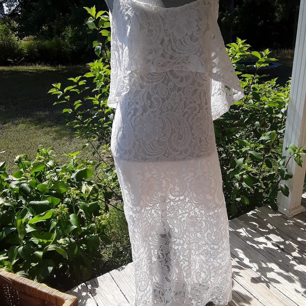 Lace Low Back Maxi Dress - Picture 3 of 11